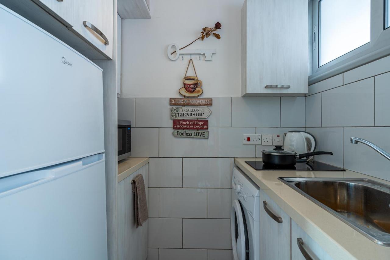 Berries 1-Br Apt In לרנקה מראה חיצוני תמונה